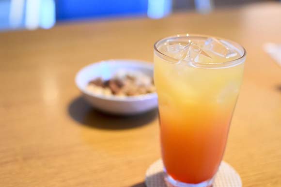 オレンジ色の飲み物