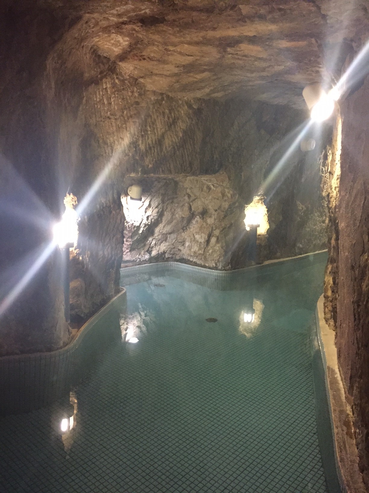 洞窟風呂の浴場