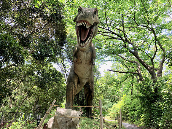 口を大きく開けたティラノサウルス