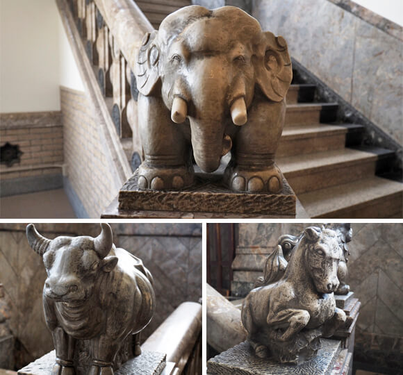 大理石で造られた象や牛の像