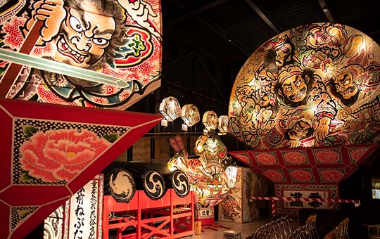 津軽藩ねぷた村(見学有料区域)