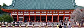 平安神宮。広いです