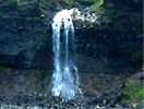 カムイワッカの滝。この滝、温泉なんです