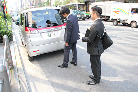 銀座バレットサービス車の傷確認