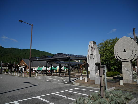 山々に囲まれた道の駅