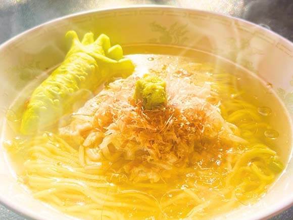 わさびが乗ったラーメン