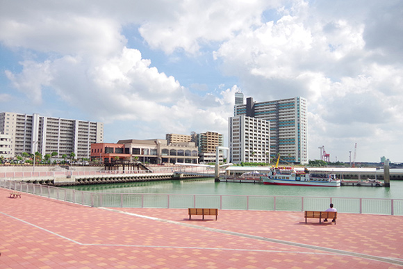 海沿いの遊歩道