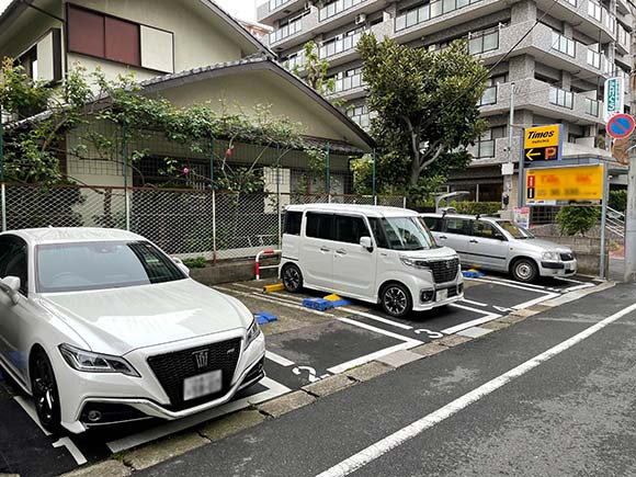 住宅街にある5台とめられる駐車場