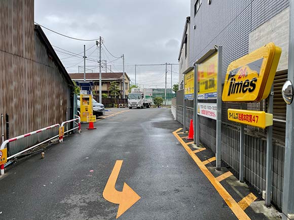 駐車スペースにゆとりのある駐車場