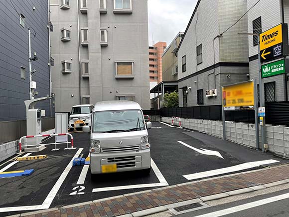 大通りから1本入った通りにある駐車場