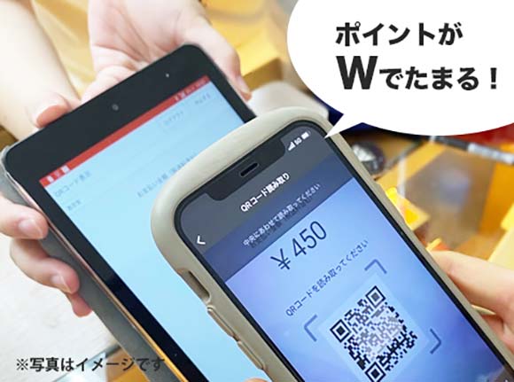 スマホ決済している様子