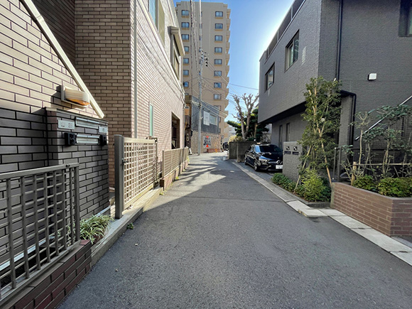 閑静な住宅街の路地