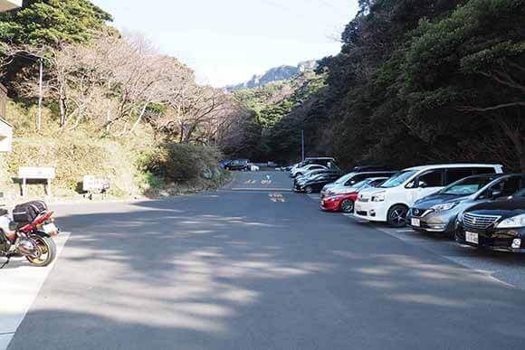 ロープウェー駅にある駐車場