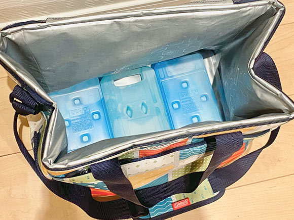 保冷剤の入ったクーラーバッグ