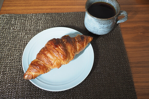 クロワッサンとコーヒー