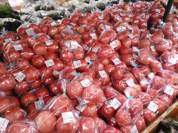 たくさん並んだトマト