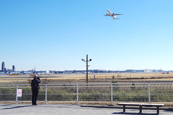 離陸する飛行機