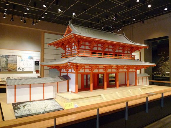 赤い柱の平城京模型