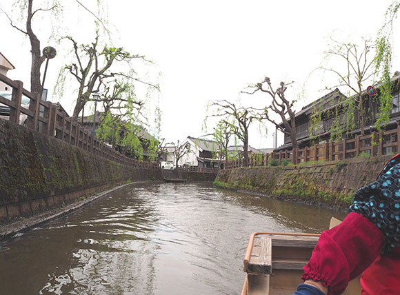 ゆっくり水路を進む