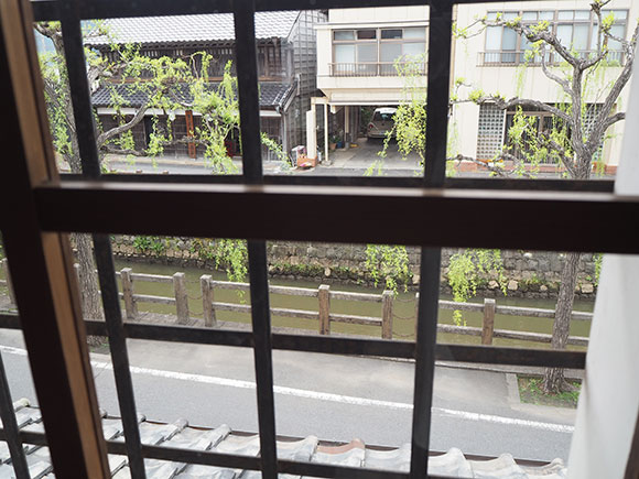 窓から見える小野川