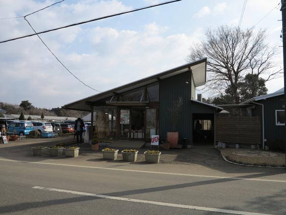 事務所と駐車場