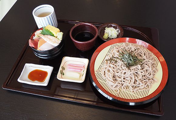 ざるぞばとミニ海鮮丼