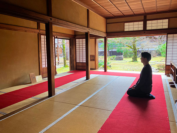 庭が見える高山陣屋の和室