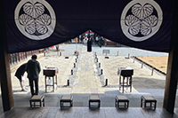 玄関から外を見た景色