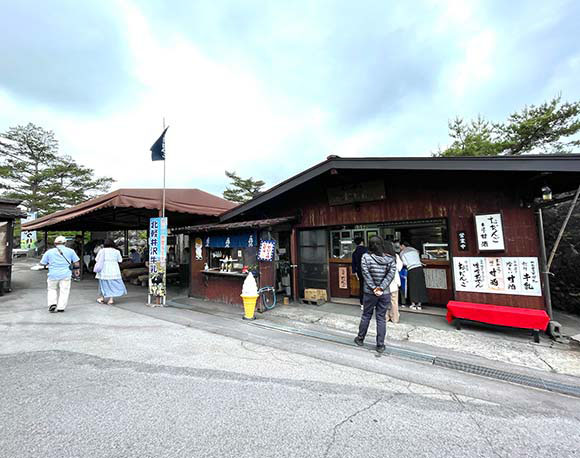 昔ながらの雰囲気の売店