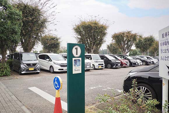 駐車場と区画看板