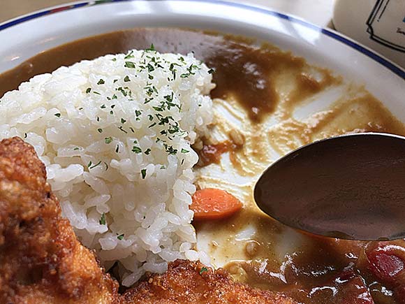 食べている途中のカレーライス