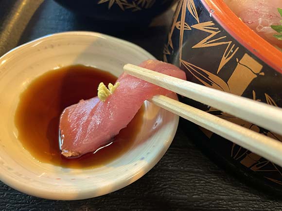 マグロの赤身と醤油