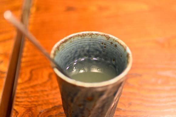 和風の器に入った飲み物