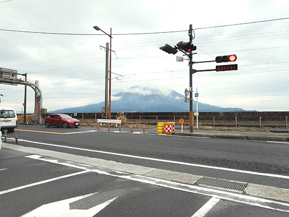 車窓から見える海と桜島