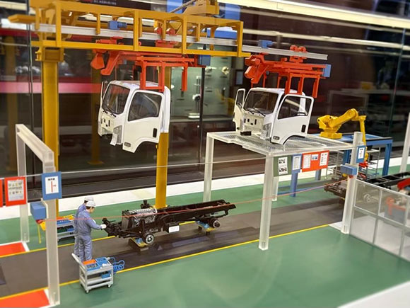 トラックのパーツを運ぶジオラマ