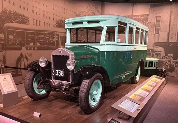 緑のクラシックカー