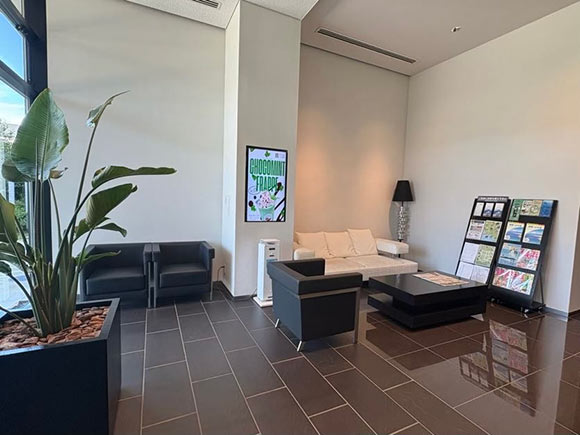 ソファやローテーブルがある場所