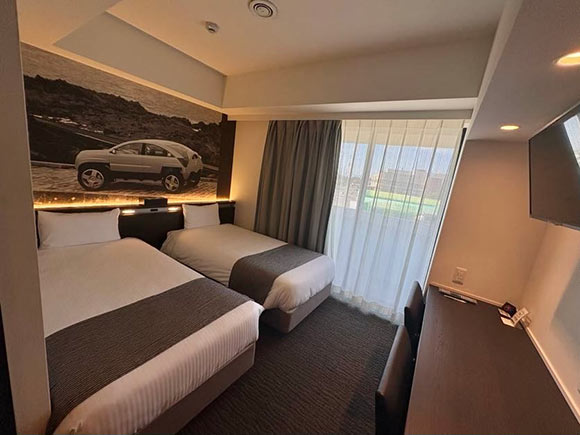 茶と白が基調の部屋