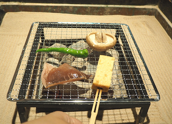 網で焼く様子