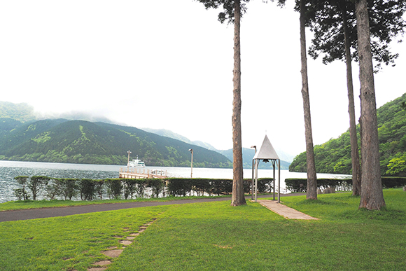 緑と湖の景色