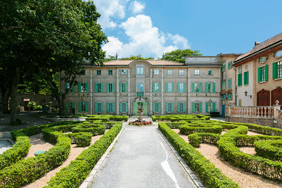 綺麗に手入れされたフランス式庭園