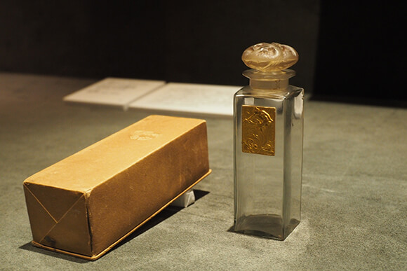 コティ社の香水瓶
