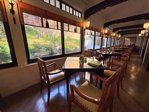 クラシカルな雰囲気のカフェ