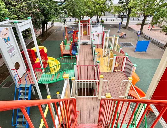 上から見た遊具の全景