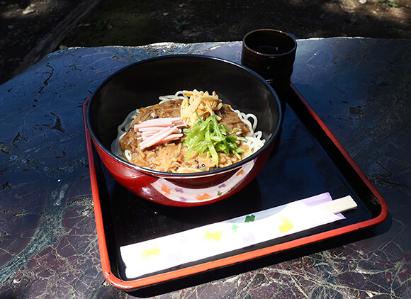 和風の器に盛られた三溪麺