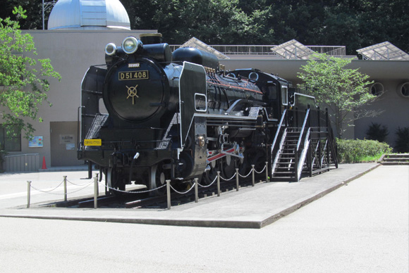 黒い大きな機関車