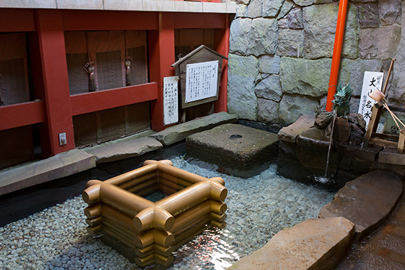 大山名水が湧き出る神泉