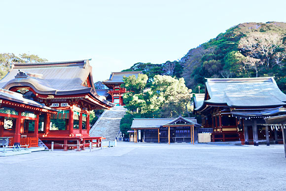 厳かな雰囲気の社殿