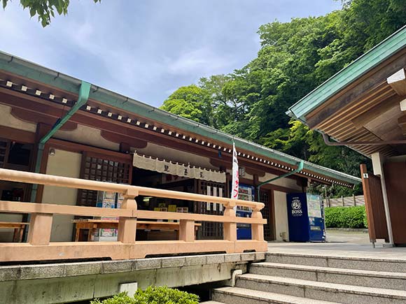 売店を備える平屋の建物