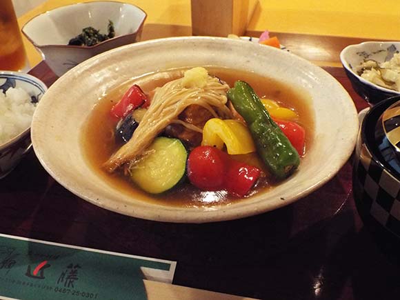 野菜あんかけやご飯や味噌汁など